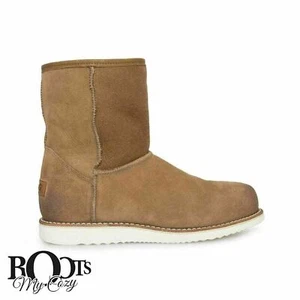 STIVALI CLASSICI DA UOMO UGG GUSTIN 1978 COLLEZIONE PELLE DI PECORA DI CASTAGNO TAGLIA US 12 - Foto 1 di 7