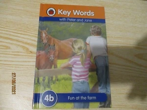 LADYBIRD BOOK KEY WORDS WITH PETER AND JANE 4b Fun at the Farm - Imagen 1 de 2