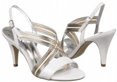  Sandália Nina Larika branca e metálica 4" salto 9 média NOVA - Imagem 1 de 4