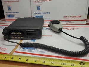 Motorola CDM750 AAM25SKC9AA1AN 25-40 W, 4 CH, 2-Way UHF Radio AND MIC ONLY, H1 - Zdjęcie 1 z 18
