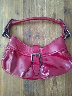 BURBERRY Rojo Borgoña Plisado Hebilla Cremallera Cuero Hobo Bolso de Hombro Vacaciones Foto 1 de 4