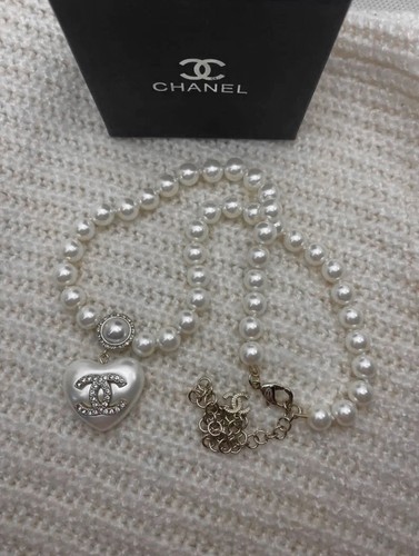 Collana CHANEL oro 18 kt perle bianche perline a forma di cuore CC Charming Vintage