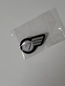 ASIANA AIRLINES FLIGHT ATTENDANT WINGS PIN RARE!! (*NEW&SEALED) - Picture 1 of 1