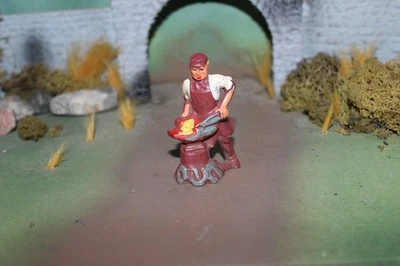 ESCASA FIGURA DE HERRERO DE JUGUETE MANOIL PLOMO DE LA SERIE HAPPY FARM-1940 Foto 1 de 4