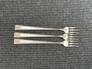 B4 3 pcs Edgewood by Wallace Silver Cocktail Forks - Picture 1 of 5