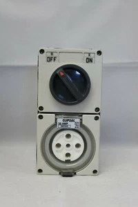 Clipsal 56-Series 56C532 Switched Socket Outlet - Picture 1 of 10