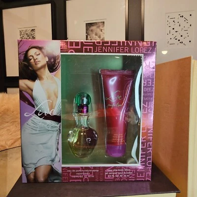 Jennifer Lopez Love at First Glow para mujer eau de toilette 30 ml + loción 75 ml Foto 1 de 4
