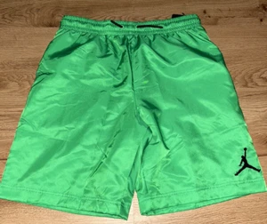 JORDAN BOYS ESSENTIALS LUCKY GREEN SHORTS SIZE XL 13-15 YEARS  $40 NWT - Picture 1 of 3