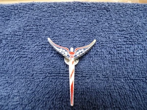 PIN BROCHE SOLAPA COLORES BANDERA EE. UU. ÁNGEL DE LA RECONCILIACIÓN LAVAGGI FIRMADO DE COLECCIÓN - Imagen 1 de 6
