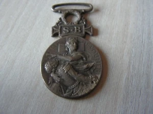 medaille secour aux blesses   (ref 6000) - Picture 1 of 1