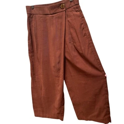 Pantalones Zara Pierna Ancha Frente Asimétrico Cintura Elástica y Detalle de Botones Fluidos Pequeño Foto 1 de 3