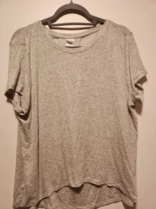 Athleta hellgraues S/P T-Shirt Made in Sri Lanka Damen - Bild 1 von 5