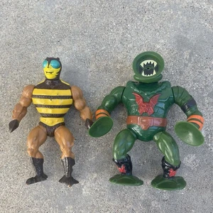 Figuras de acción de colección MOTU 2 Masters of the Universe Buzz Off and Leech - Imagen 1 de 6