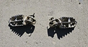 Kawasaki KX65 KX 65 OEM Foot Pegs Foot Pedals - Foto 1 di 2