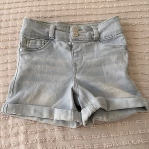 Girls DKNY MIDI Short Jeans - Regular Rise Stretch Denim Shorts - Size 7 - Picture 1 of 4