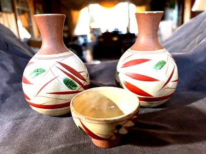 ELEGANT SAKI TRIO ... VINTAGE HAND PAINTED - matte finish ... 2 bottles & cup - Picture 1 of 5
