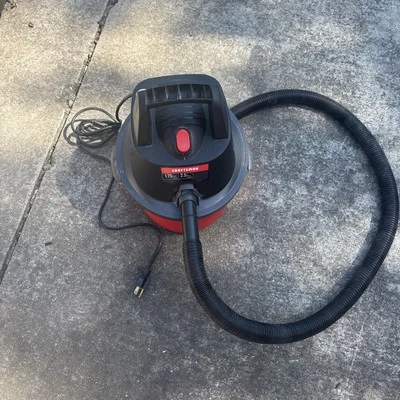 CRAFTSMAN CMXEVBE17250 2.5 Gallon 1.75 Peak HP Wet Dry Vac, Portable Red Tested - Image 1 of 4