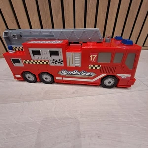 Micro Machines Fire Engine Hasbro International Inc 2002 - Foto 1 di 19