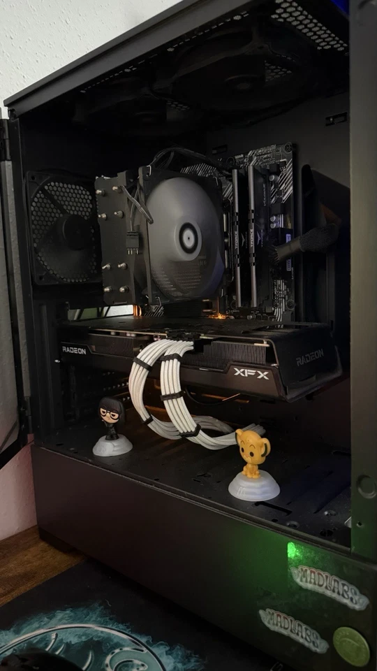 Gaming PC - Image 1 of 2