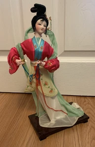 Bambola di seta cinese vintage anni 80 scatola org 14" splendidamente fatta e dettagli incredibili NOS - Foto 1 di 15