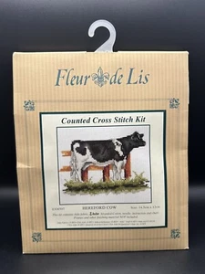 FLEUR DE LIS RUHIGER MOMENT GEZÄHLT KREUZSTICH-SET Hereford Kuh - Bild 1 von 5