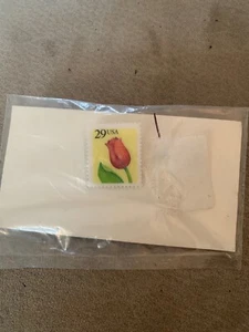 USPS 29 CENT BRIEFMARKE TULPE ROSE TACK PIN PINBACK - Bild 1 von 3