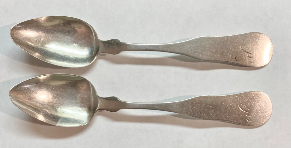 Par de cucharaditas de plata Newell Harding (1796-1862), Boston, MA, 1850-60 Foto 1 de 4