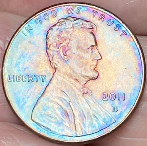 Hermosa moneda brillante en tono arco iris Lincoln Shield Penny 2011-D AU #10 - Imagen 1 de 14
