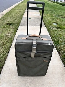 Briggs & Riley Baseline Upright 2-Wheeled Luggage. Green Olive Briefcase 28 In - Picture 1 of 24