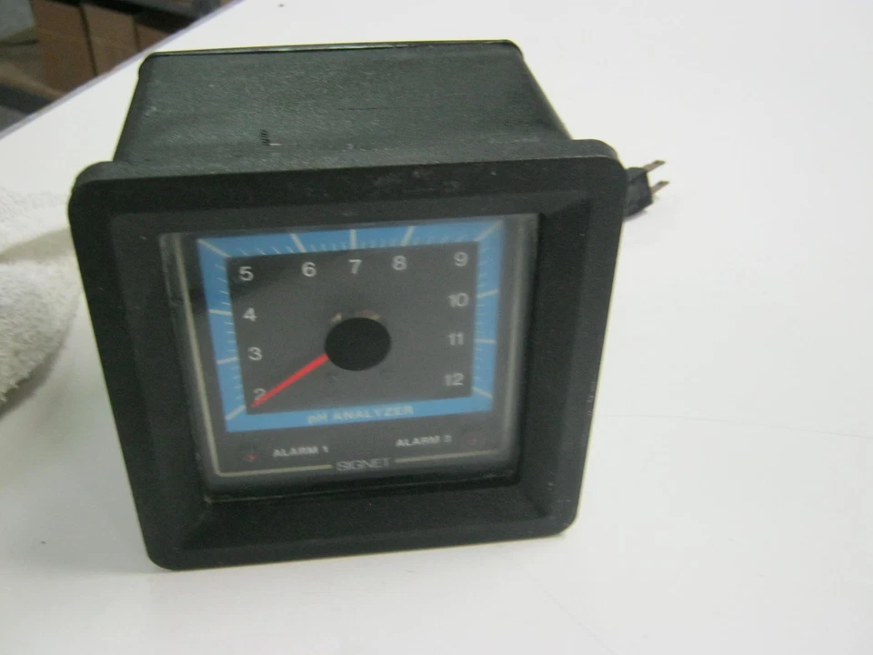 Signet Model: 3-9759.100 pH Analyzer. Powered Up. Good Used Stock J - Image 1 of 1