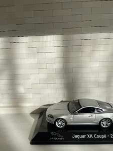 modellino 1/43 - JAGUAR - XK COUPE 2006 - CON VETRINA - colore bianco - Foto 1 di 7