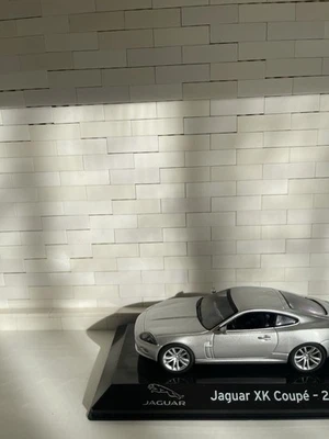 modellino 1/43 - JAGUAR - XK COUPE 2006 - CON VETRINA - colore bianco - Immagine 1 di 4