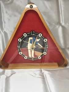 VINTAGE 1987 HERITAGE INTERNATIONAL BILLIARD RACK TRIANGLE QUARTZ WALL CLOCK - Bild 1 von 18