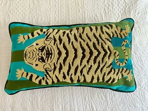 Schumacher Jokhang Tiger Samt Pfau Kissen - Bild 1 von 11