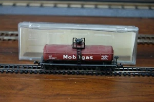 Life-Like N Scale Mobil Gas Single Dome Tank Car - Picture 1 of 5