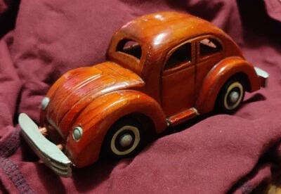 VW Coccinelle - Cox en bois rouge - Long 15 cm env - Fait main ?  - Photo 1/4