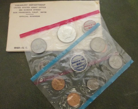 1968 US Uncirculated Mint Set PDS in original envelope W/40% Kennedy Half Dollar Cover