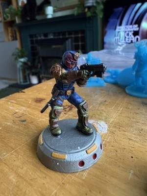 Judge Dredd 2000AD Miniatura con base impresa en 3D Foto 1 de 4