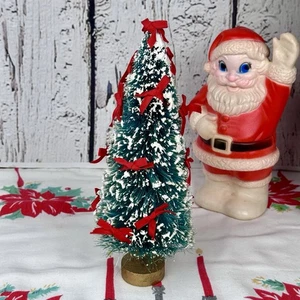 "Árbol de cepillo de botella de Navidad vintage 11"" arcos rojos esmerilados flocados" - Imagen 1 de 5