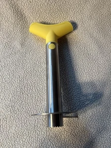 Crofton Affettatrice Ananas Corer Pelapatate Acciaio Inox con Manico Giallo - - Foto 1 di 3