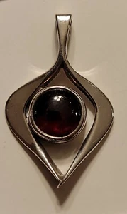 Garnet Sterling Silver Pendant 2.9 Grams - Picture 1 of 3