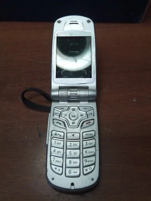 LG U8330 Silver-Rosso usato non funzionante - Immagine 1 di 4