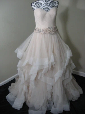 Vestido de novia Allure Bridal 12 9408 champán marfil volantes organza red tul Foto 1 de 4