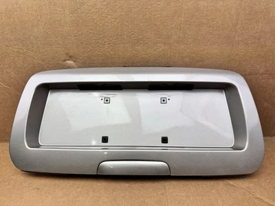 Panel de matrícula de maletero trasero Chevy TrailBlazer 2002-2009 OEM gris/plateado *Leer Foto 1 de 4