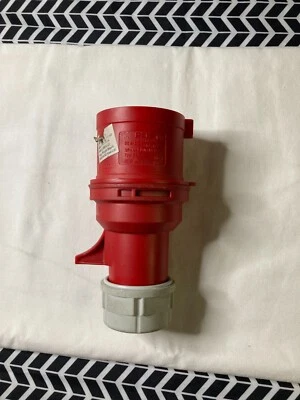 PCE - 32A, 400V, Cable Mount CEE Plug, 3P+N+E, Red, IP44 - Image 1 of 4