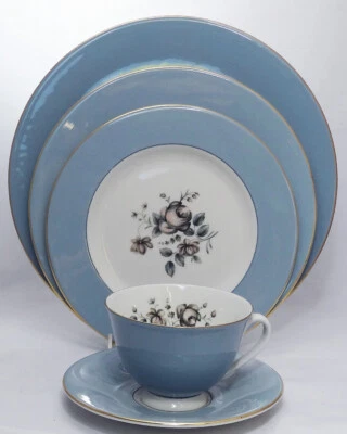 ROSE ELEGANS T.C. 1010 by Royal Doulton 5 Piece Setting NEW NEVER USED England - Image 1 of 4