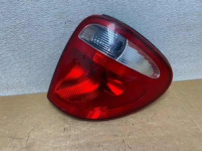 Luz trasera lateral del pasajero derecho Dodge Grand Caravan 2004 2005 2006 2007 V5871 DW Foto 1 de 4