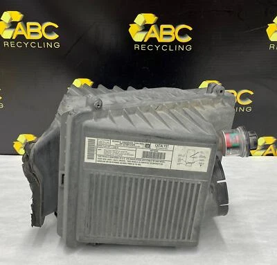 Корпус фильтра воздухозаборника 2002 GMC Yukon XL в сборе изготовитель оборудования - Изображение 1 из 4