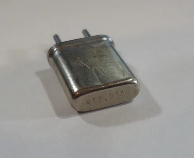 Cristal de escáner - 460,0750 MHz - 10,7 iF - 0,039 pines - Regency - HC-25/U Foto 1 de 2