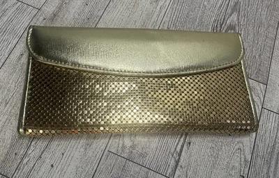 Cartera de chequera vintage de malla dorada Whiting And Davis de 7" x 4" Foto 1 de 4